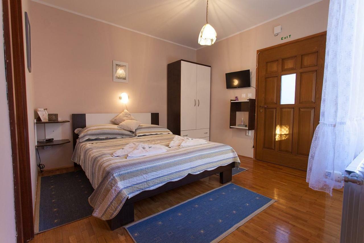 Apartments Topic & Krk Central Location Krk Town Exterior foto
